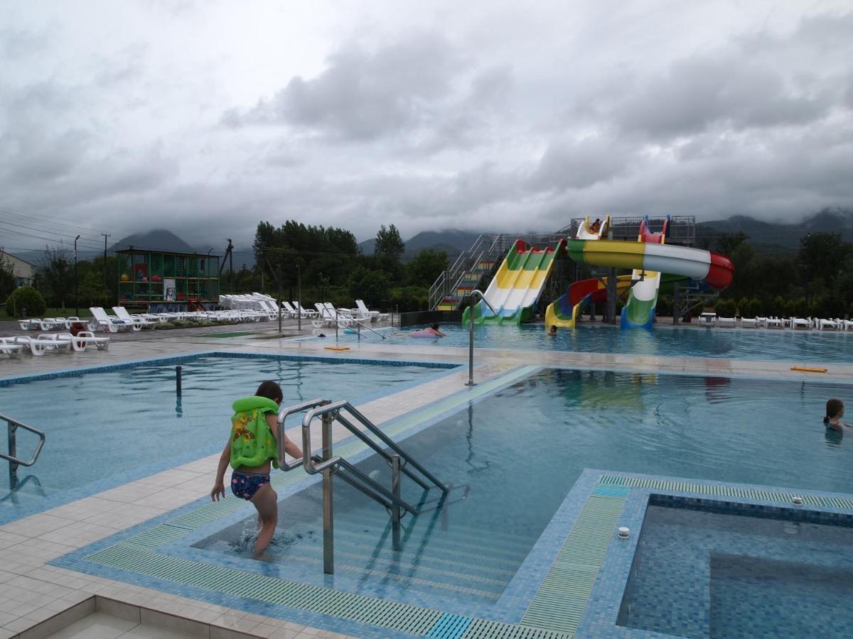 Tulipan Hotel Aquapark Vyshkove Bagian luar foto