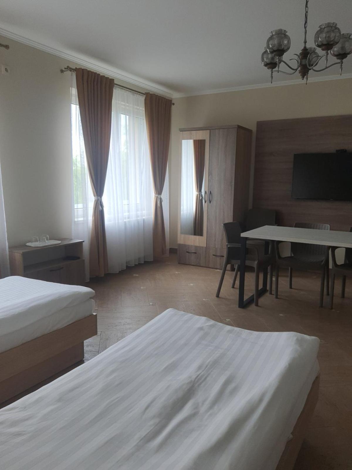 Tulipan Hotel Aquapark Vyshkove Bagian luar foto