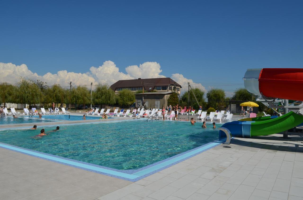 Tulipan Hotel Aquapark Vyshkove Bagian luar foto